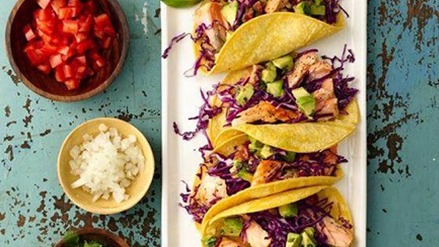 Tacos Al Salmone Con Guacamole Grezzo